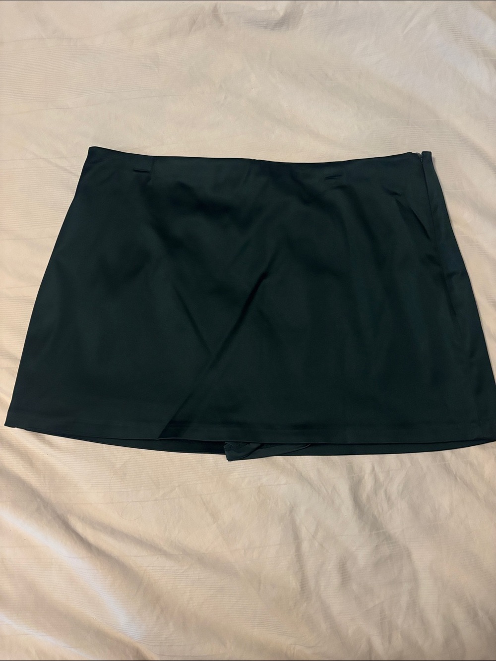 Abercrombie and Fitch NWT green skort, never worn. Size XL